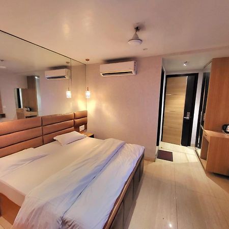 Solitaire Hotel New Delhi Exterior photo