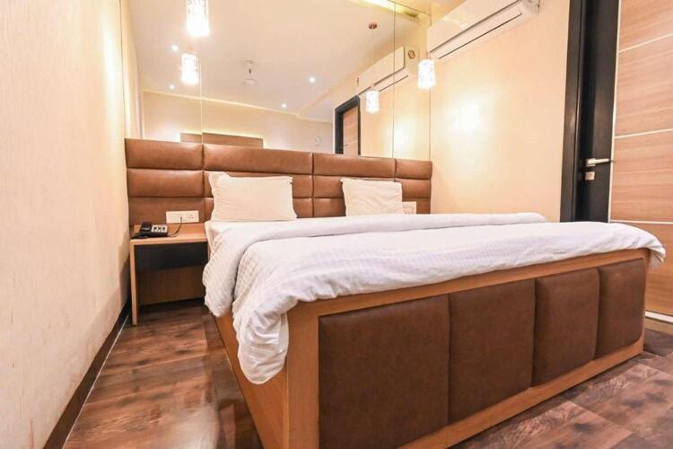 Solitaire Hotel New Delhi Exterior photo