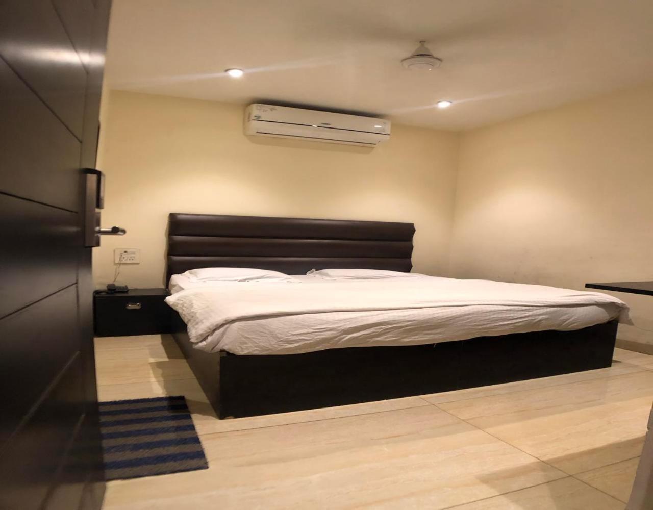 Solitaire Hotel New Delhi Room photo