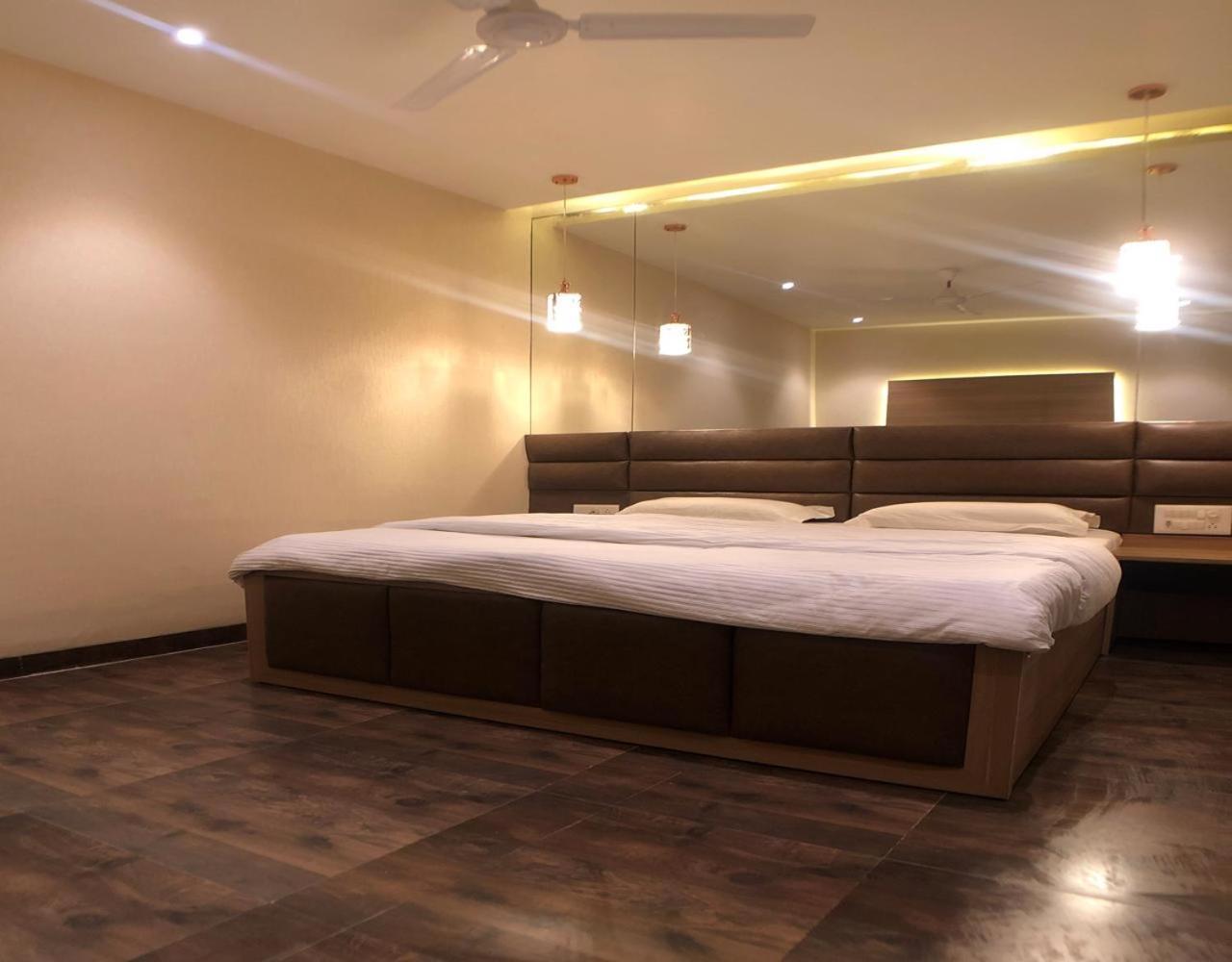 Solitaire Hotel New Delhi Exterior photo